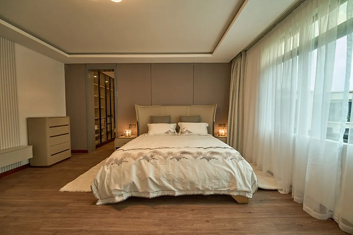 Secondary lounge with color-blocked accent wall and geometric seating arrangement